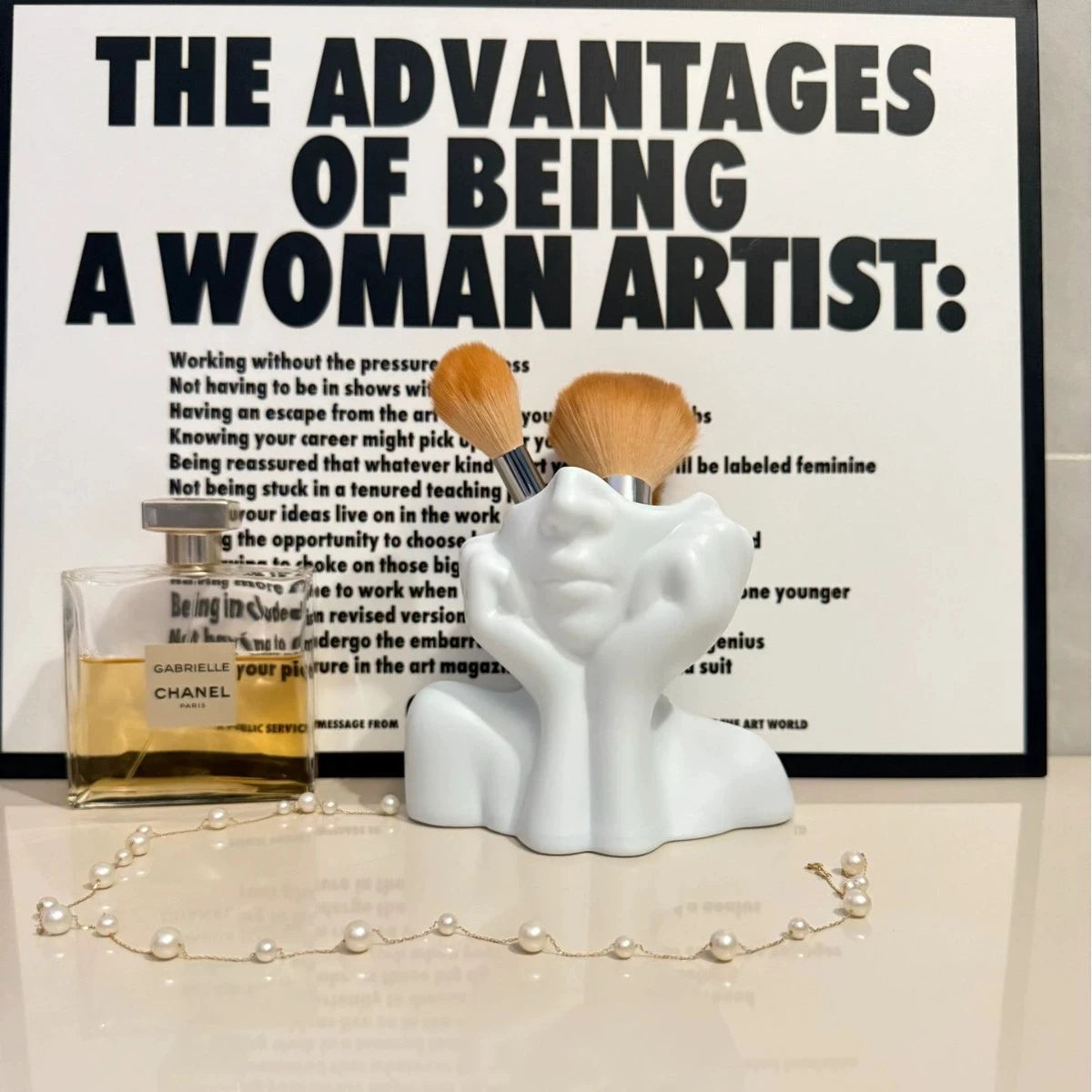 Creative Human Art Sculpture Hands-Shaped Makeup Brush Holder Multifunctional Storage Pen Holder Makeup Brush Holder Decorations